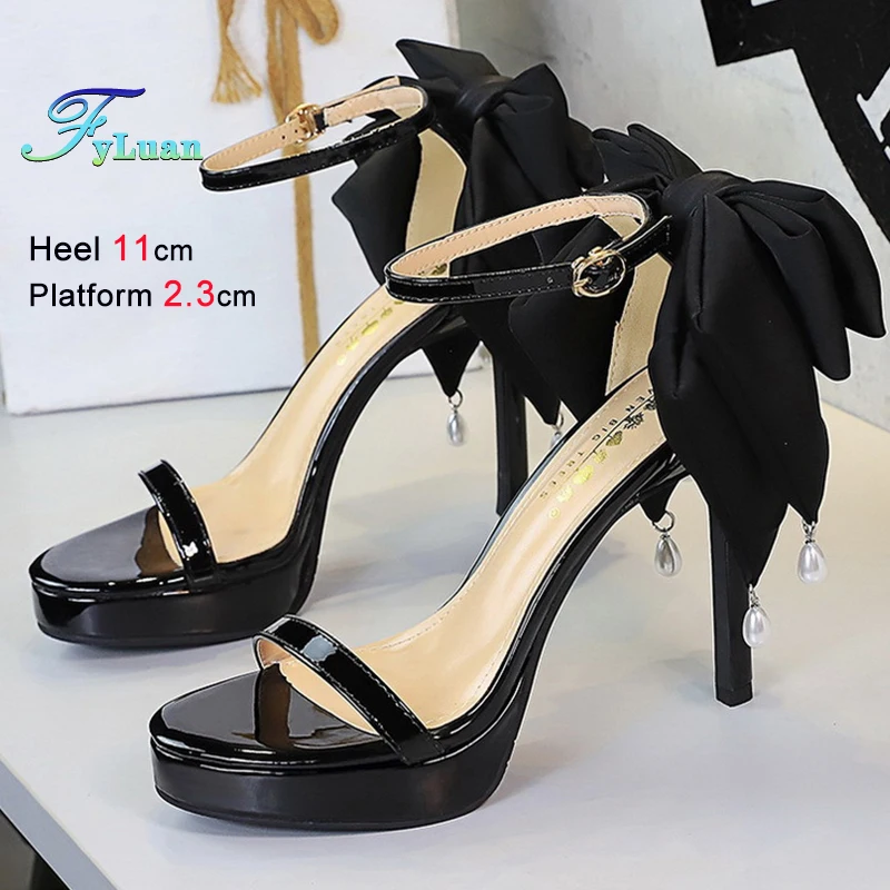

Летние черные женские босоножки из лакированной кожи с грушевым бантом на тонком высоком каблуке 11 см на платформе 2,3 см, женские туфли на шпильке с пряжкой на щиколотке
