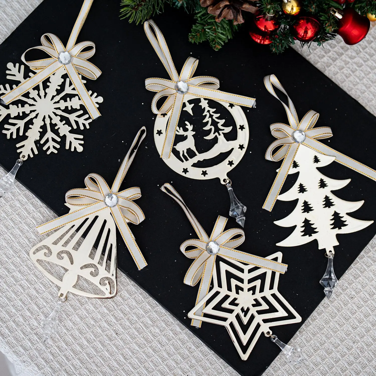 

1Pcs Christmas Decoration Gold Iron Hanging Snowflake Bell Star Christmas Tree Hanging Decoration Ambience Dress Up