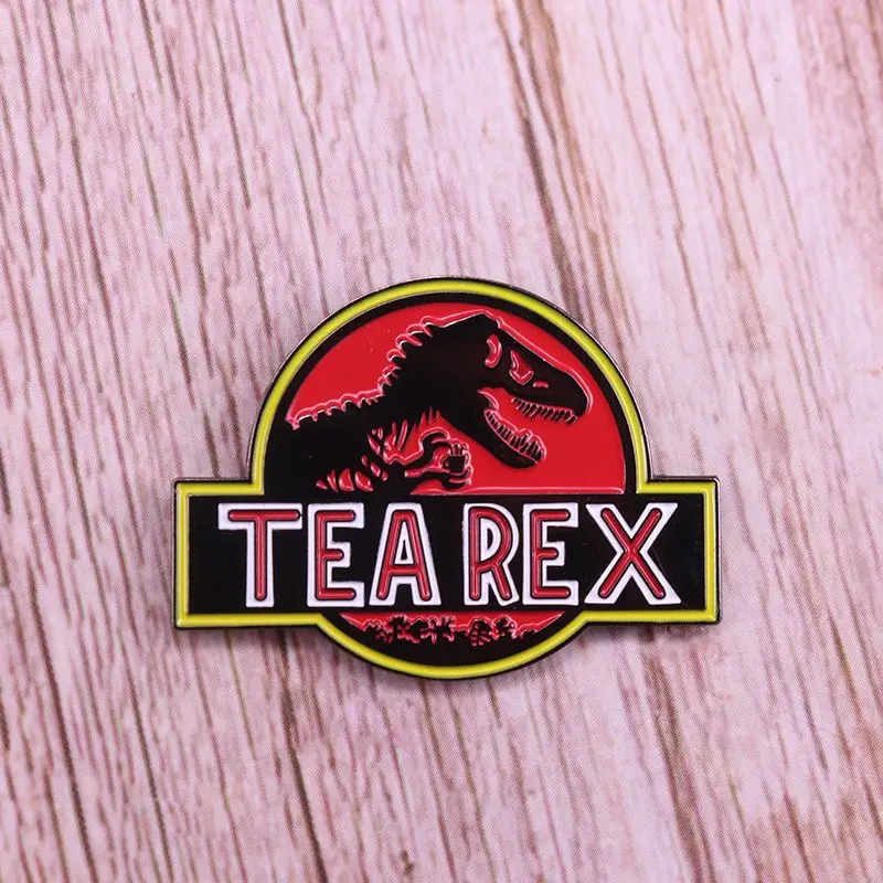 Spille smaltate dure Tyrannosaurus Rex Velociraptor spilla dinosauro Raptor Horror animale bavero distintivo regalo di compleanno di natale per