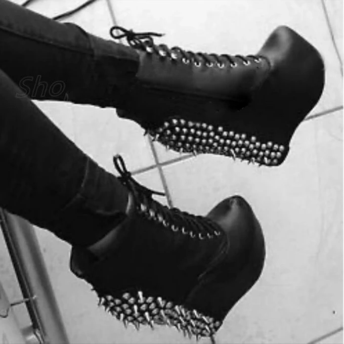 فاسق الأسود الصليب الدانتيل متابعة المسامير الظهر ترصيع حذاء من الجلد إسفين منصة مثير المسامير روك أحذية امرأة Zapatillas Mujer