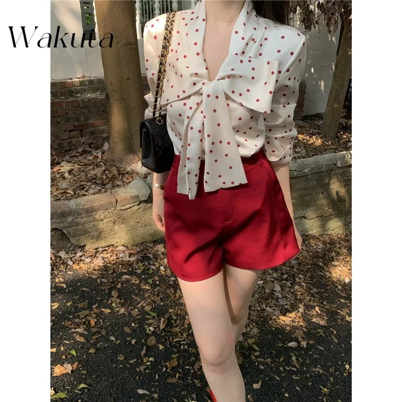 WAKUTA Retro Hong Kong Windbreak Blouse Свитер Women's Fall Long-sleeved V-neck Ribbon Bow Shirt Design Niche Satin Top 여성 반팔 니트