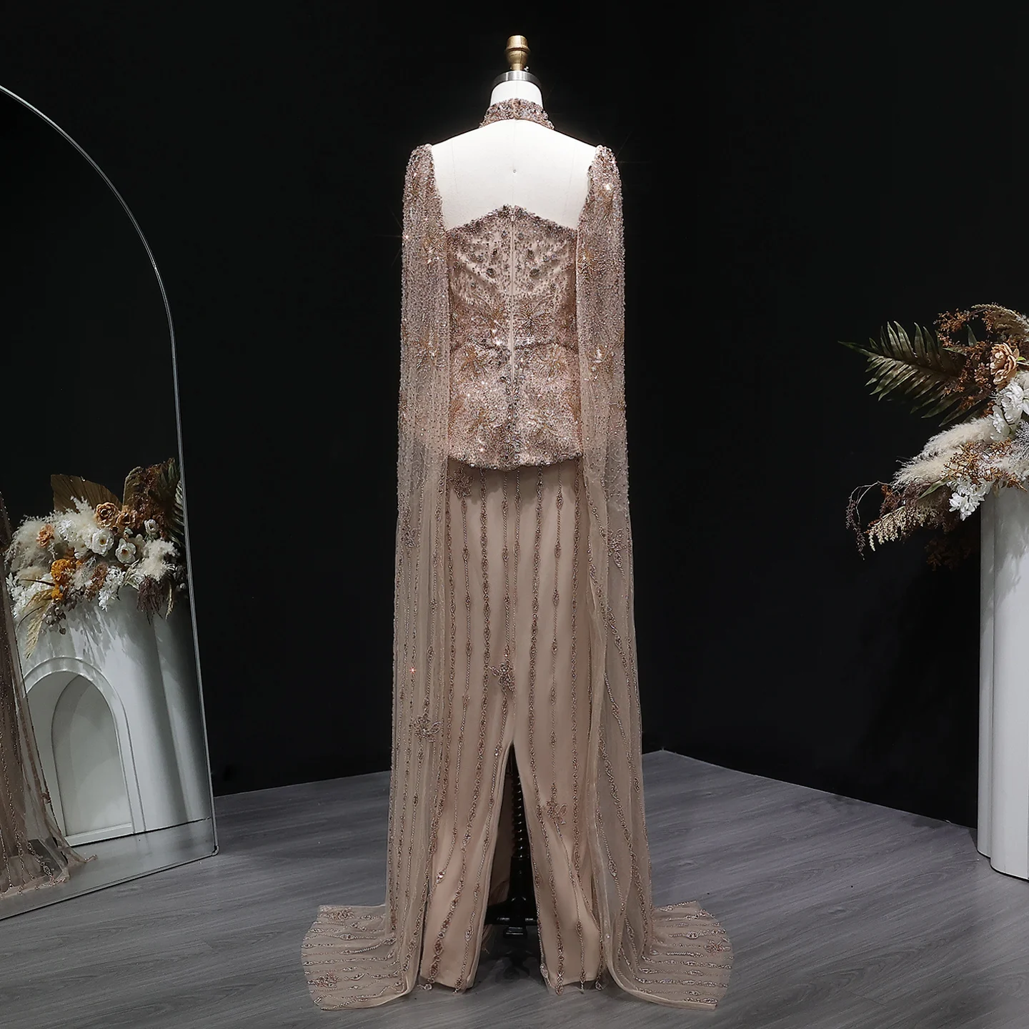 Sharon Said Dubai Luxuriöses Silbernes, Stark Perlenbesticktes Meerjungfrauen-Abendkleid mit Cape-Ärmeln, Arabisches Damen-Formelles Partykleid SS531 Maßanfertigung – Detail 15