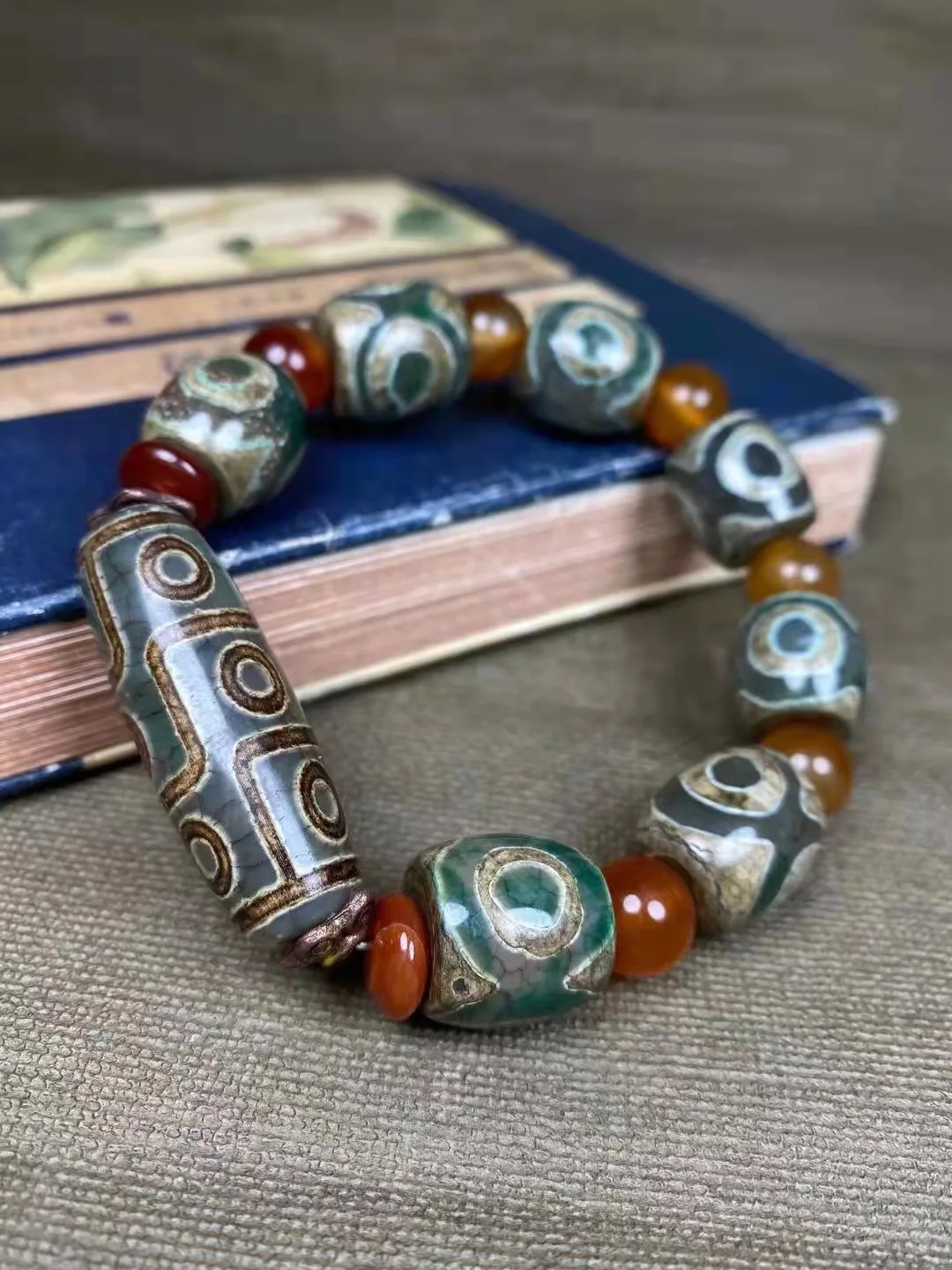 Tibetan Green Agate Three and Nine Eye DZi Bracelets, Men's and Women's National Style Bracelet Jewelry