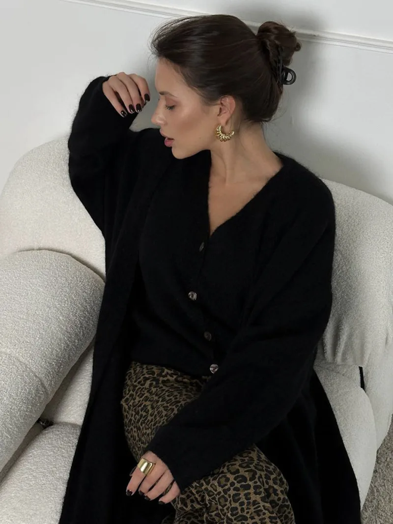 سترة متماسكة جديدة لخريف وشتاء 2025 سترة طويلة مكونة من قطعتين ملابس نسائية على طراز OL مثالية للتنقل المكتبي الأنيق وغير الرسمي اليومي