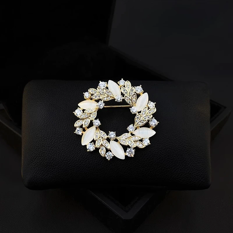 

Japanese Style Round Flower Wreath Brooch for Women Suit Clothes Anti-Slip Fixer No-Sew Fashion Accessory Cute Ornament 3806