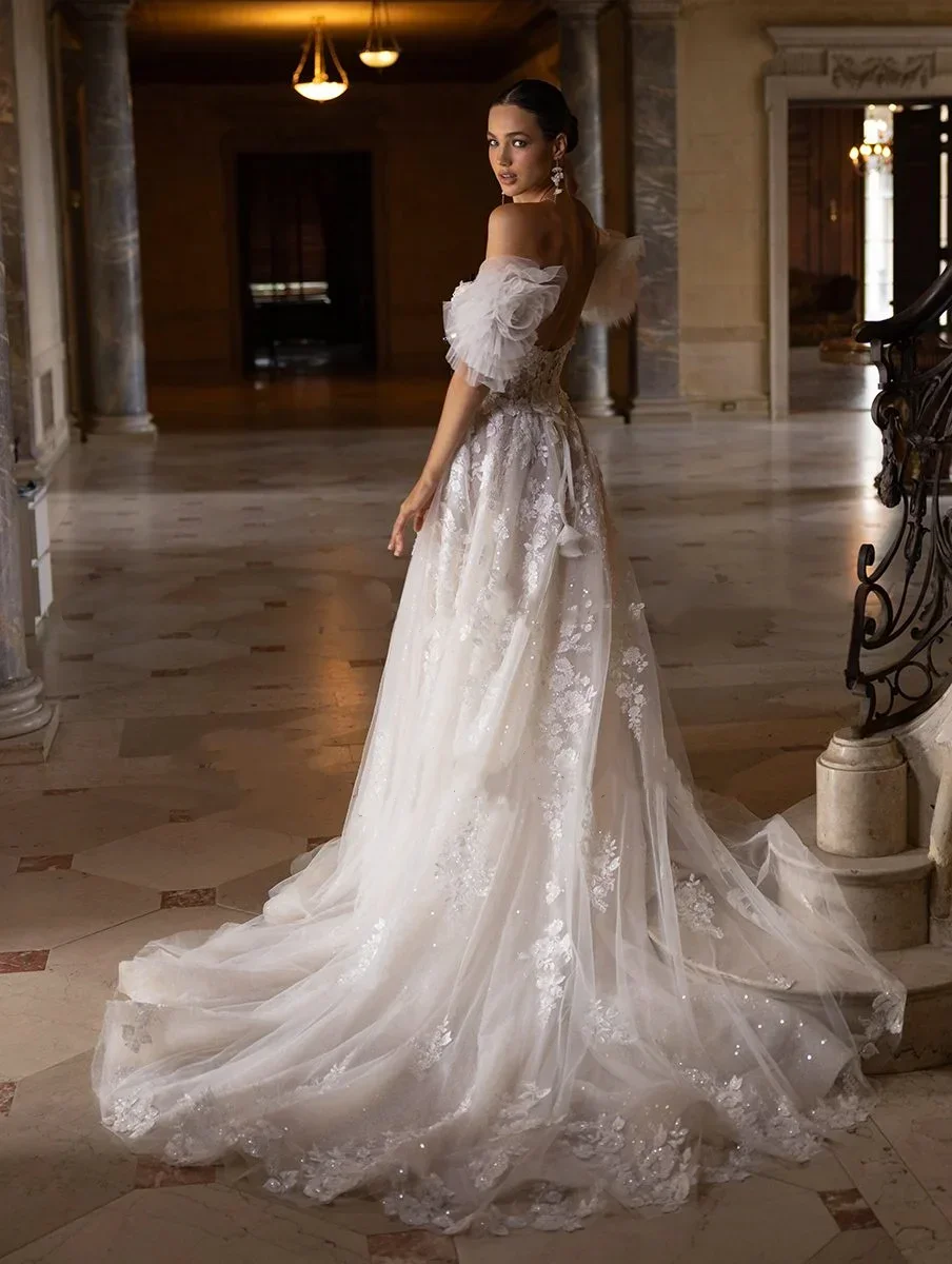 ชุดแต่งงานแบบผ่าข้างสุดเซ็กซี่สำหรับผู้หญิง ตกแต่งด้วยลูกไม้ปักเลื่อม คอวีทรงเอไลน์