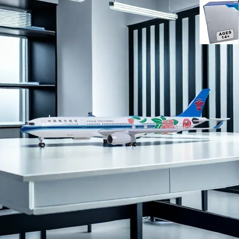 

47CM 1:135 Scale 330 A330 Model AIR China SOUTHERN Airlines Airway W Base Wheel Lights Resin Aircraft Plane Toy