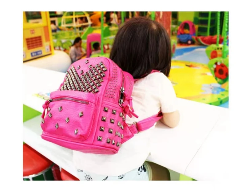 Mochilas con remaches personalizadas para niños, bolsos punk para exteriores, bolsas de vacaciones para niños, mochilas escolares populares para niños, mochila de pu para niños, NAB054