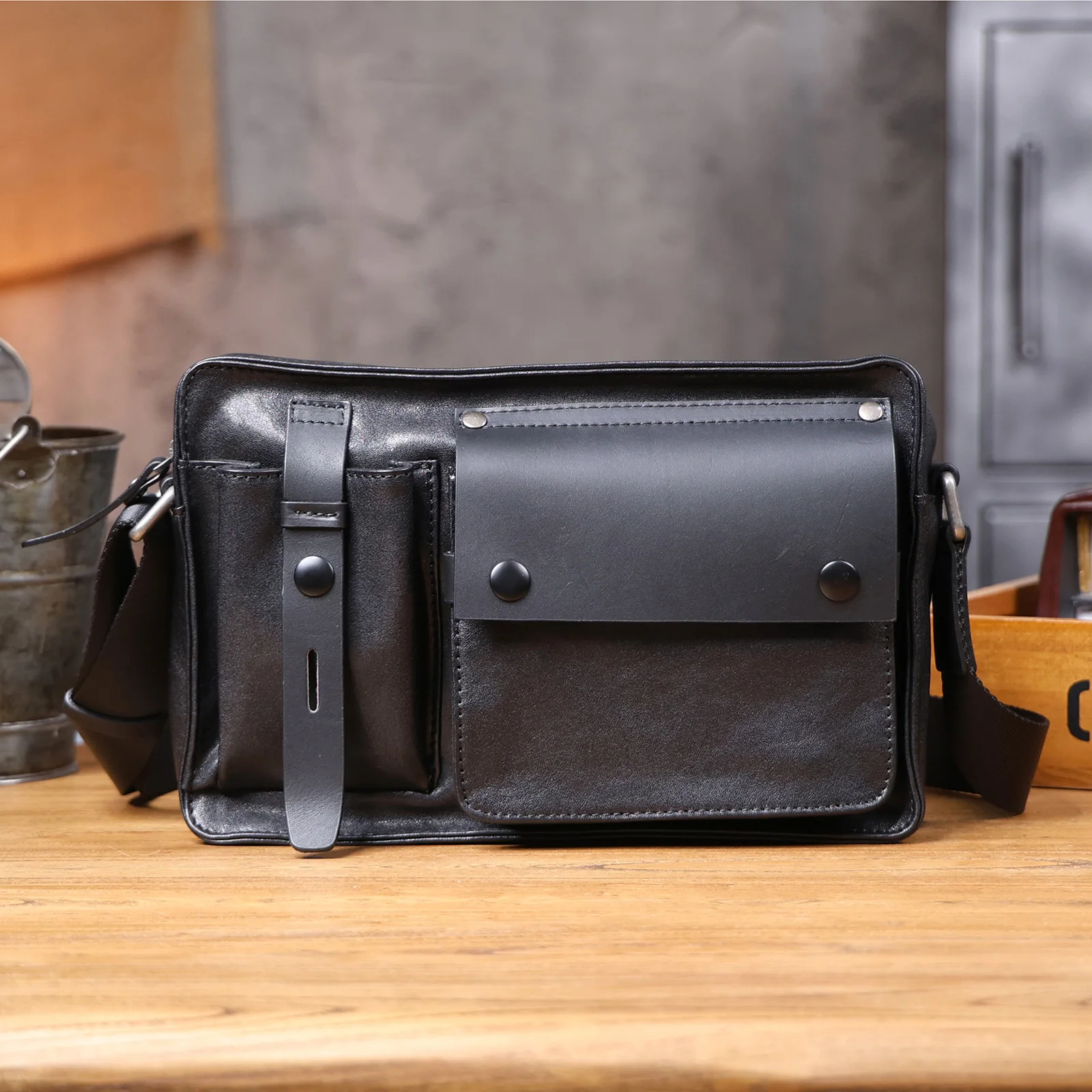 Oberschicht aus pflanzlich gegerbtem Echtleder, Herren-Umhängetasche, Crossbody-Tasche, lässiger, modischer, minimalistischer Stil – Detail 6