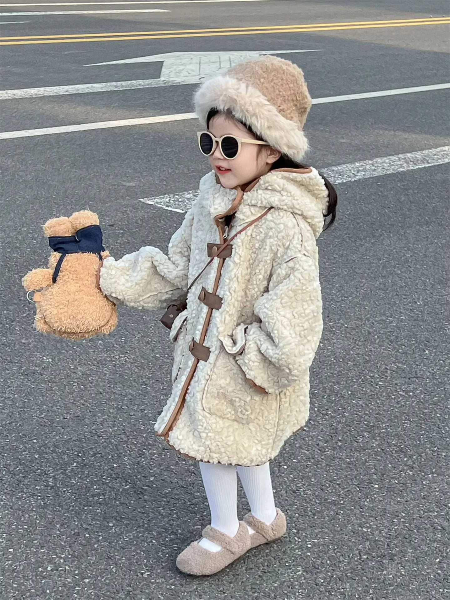 girl coat Childrens 2023 winter Korean style girls lamb wool hooded single-breasted coat double-sided fleece lined cotton coat