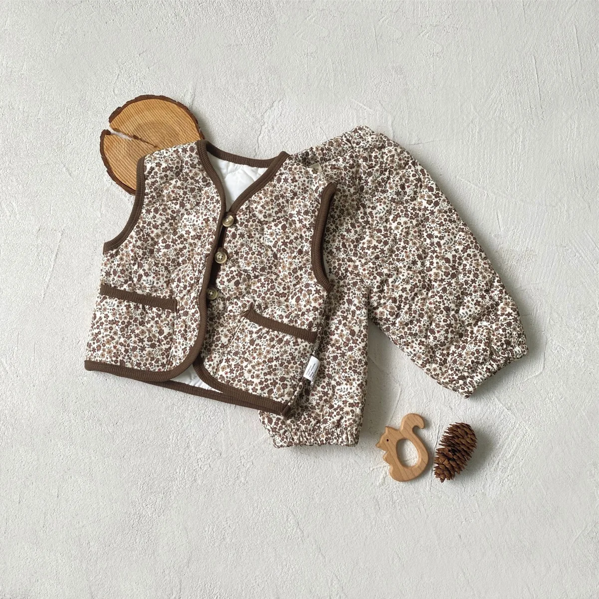 

2025 Winter New Baby Girls Vintage Floral Padded Vest + Pants 2pcs Suit Infant Sleeveless Clothes Set Toddler Thick Warm Outfits