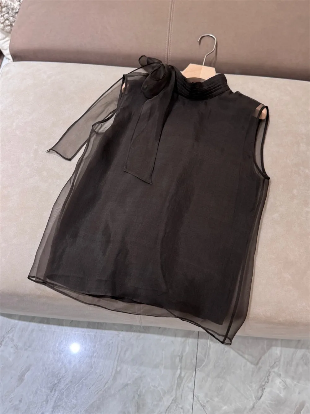 

25 New Women's Standing Collar Pullover Sleeveless Silk Shirt
