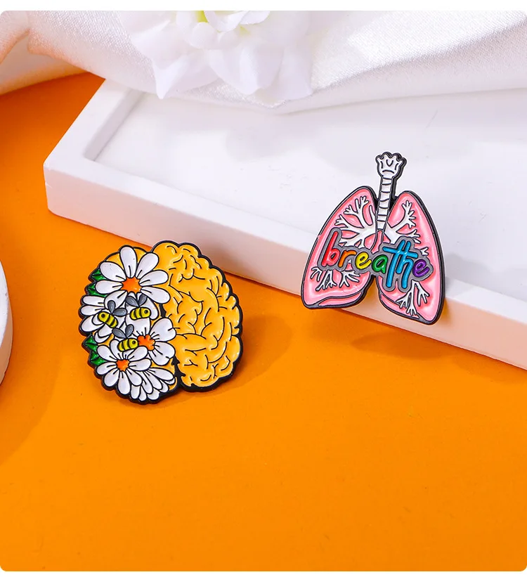 Creative cartoon human internal organ brooch, personalized creative flower brain rainbow heart lung brooch badge