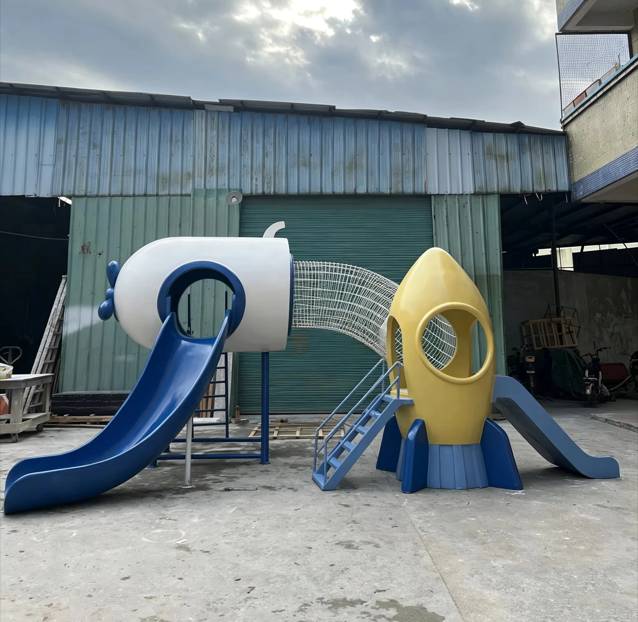 Outdoor rocket shape slide kids playground climbing tunnel amusement facility for residential community kindergarten