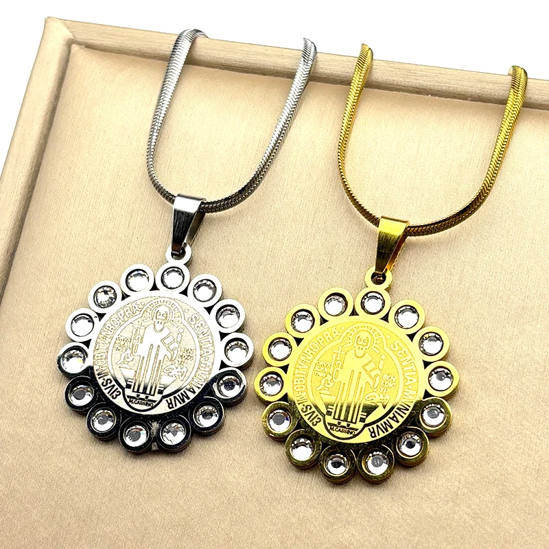حجر الراين سانت بنديكت ميدالية قلادة قلادة للرجال النساء الذهب اللون الفولاذ المقاوم للصدأ سان بينيتو مجوهرات الحفلات الدينية