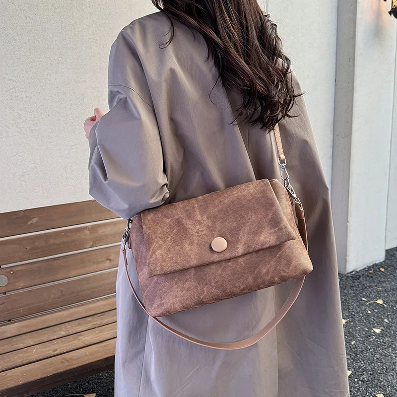 حقيبة تحت الإبط بسيطة لعام 2025، محفظة كتف فاخرة للنساء، حقيبة كروس أنيقة للركاب، حقيبة متعددة الاستخدامات من النهار إلى الليل، محكم