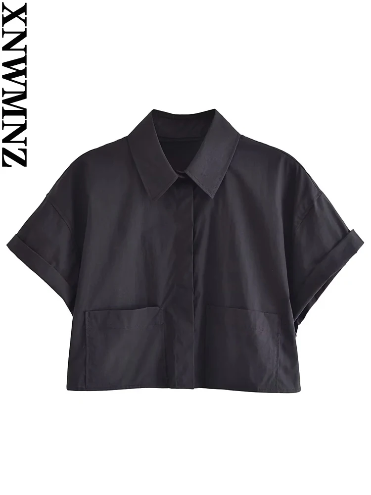 Xnwmnz Vrouwen Mode Crop Poplin Shirt High Street Revers Hals Korte Mouw Patch Front Knoop Vrouwen Chique Blouse