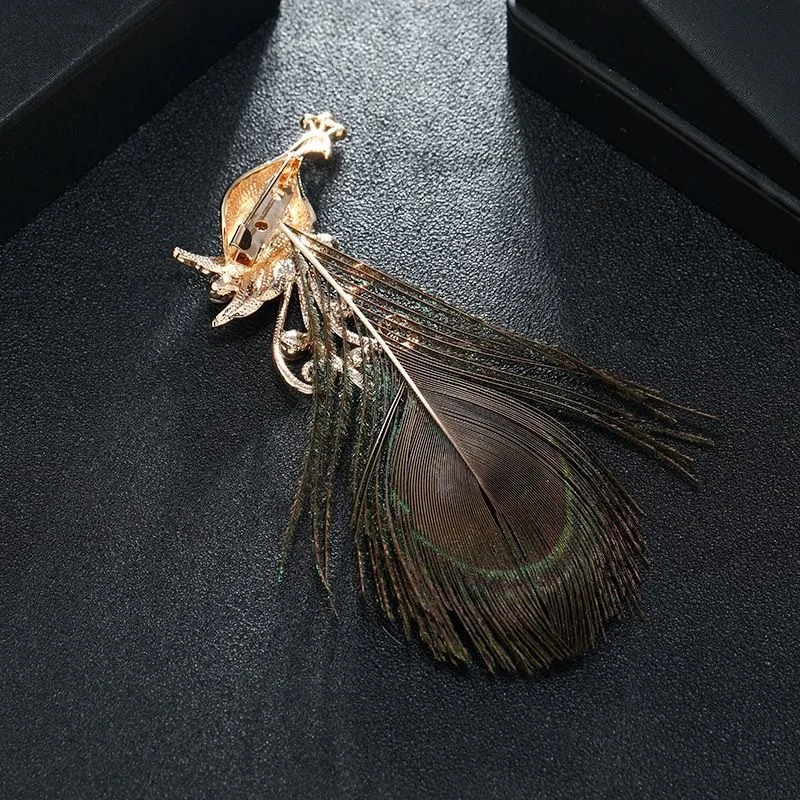 Stylish and elegant style, peacock feather brooch, high-end crystal pin, brooch, shawl buckle, suit brooch wholesale