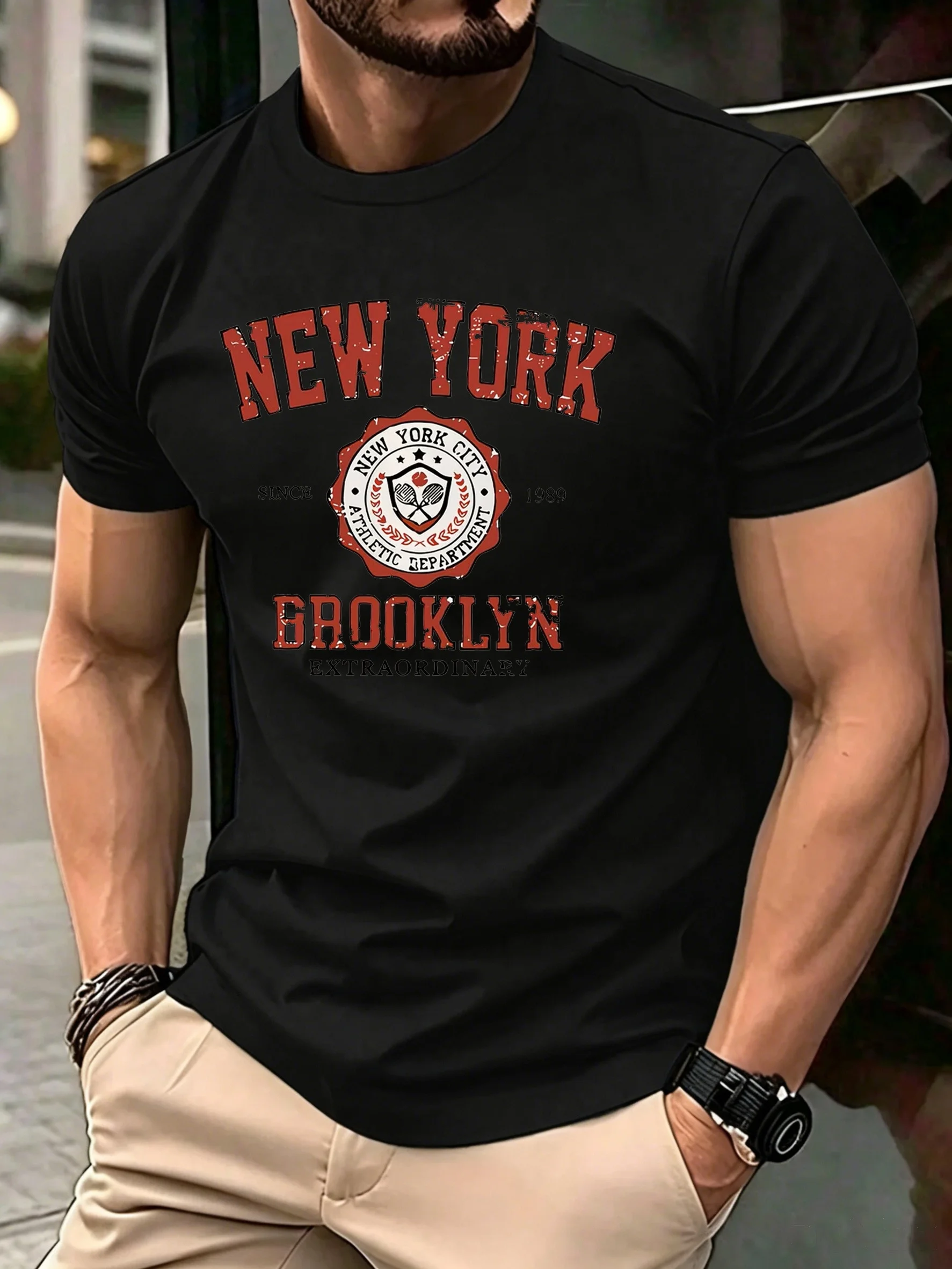 Men's T-Shirt with Vintage Brooklyn School Logo Text Print, American College Street Style, Casual Loose Round-Neck Top, Breathable and Skin-Friendly, Versatile Short-Sleeve for Everyday Wear