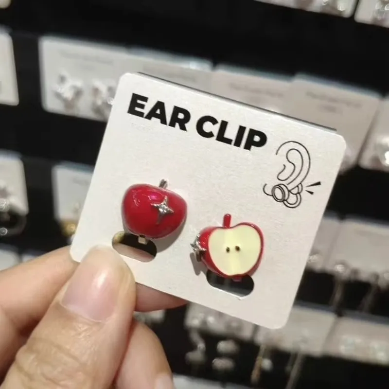 Pendientes asimétricos Y2K con forma de manzana roja, Clips para las orejas de fruta irregulares a la moda, accesorios de joyería para mujer, regalos de Navidad de Año Nuevo
