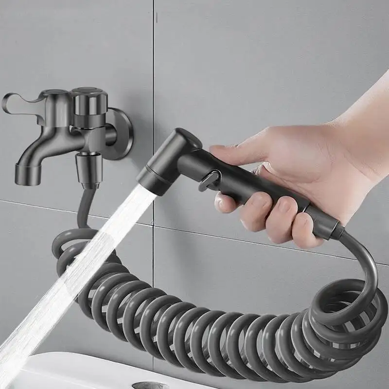 

Латунный смеситель 2-в-1 с двойным выходом и комплектом распылителей высокого давления для раковины/биде/швабры — уличный водопроводный кран и шланг с защитой от протечек