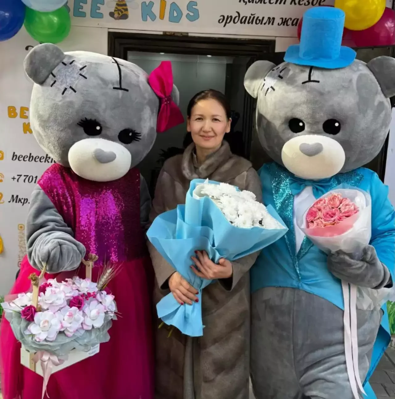 

Костюм-талисман для выступлений: парные мультяшные куклы-медведи в розово-красном платье и синем фраке, в стиле интернет-знаменитостей (мужской и женский)