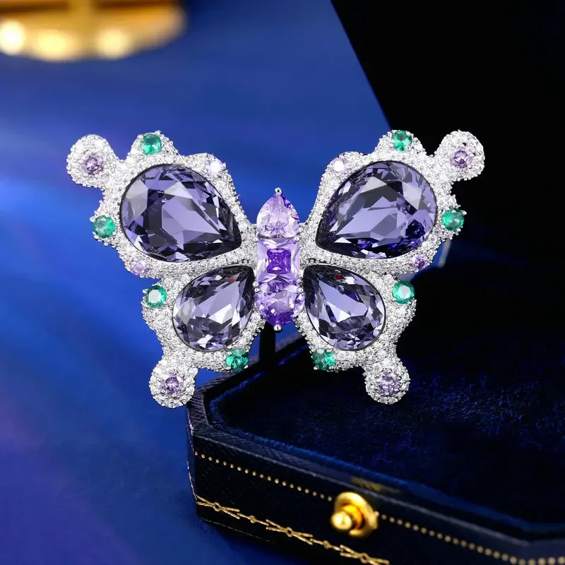 

2025Purple Qi from the east, elegant and grand, exquisite clothing and accessories, a coat, crystal butterfly brooch