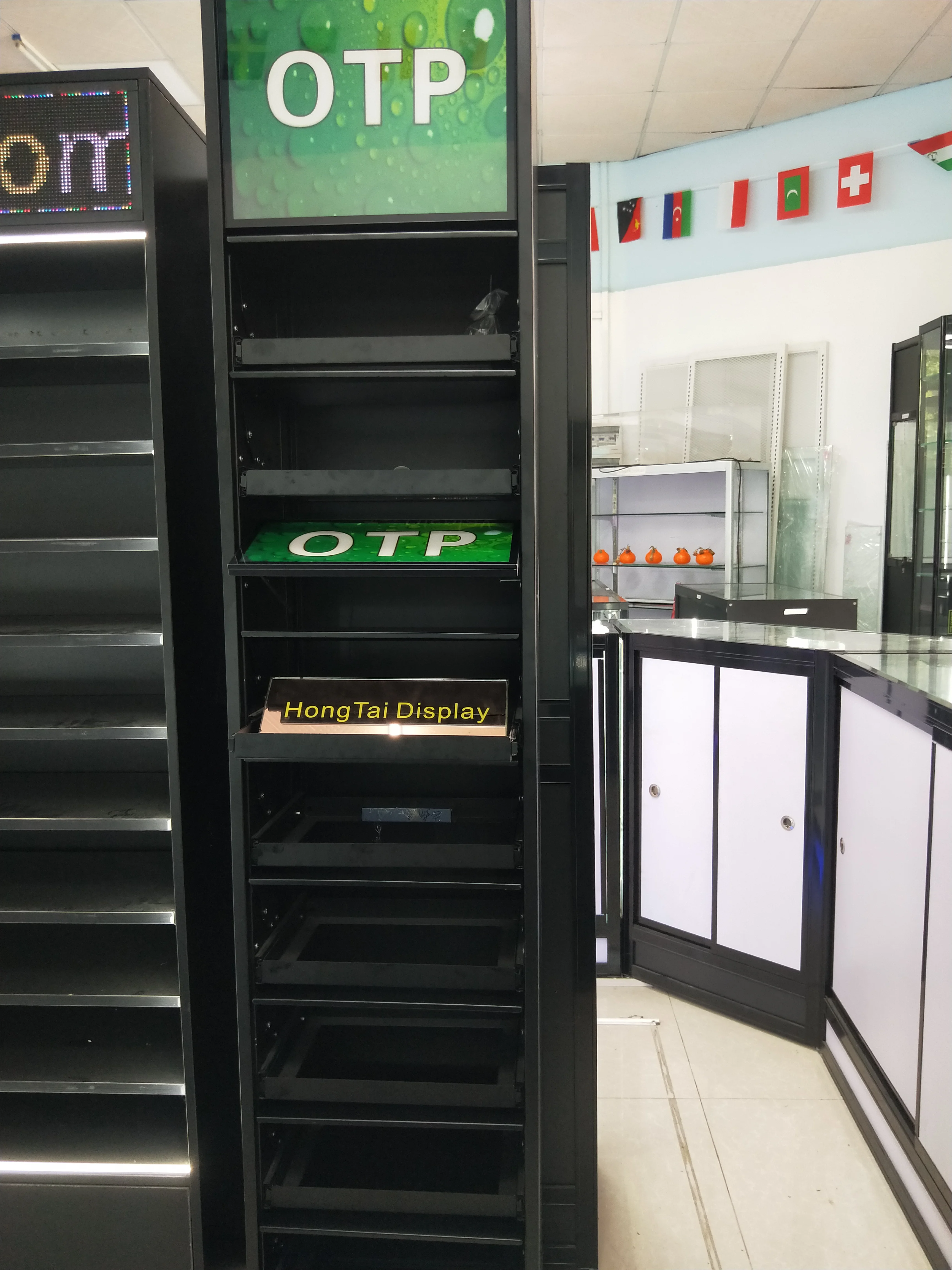 カスタムメイドの照明付きボックス型煙草店陳列什器、完全組み立て済み、煙草店用ディスプレイ家具