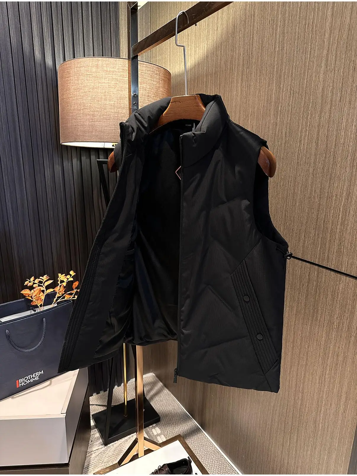 

Men's Faionable Pure Color Stand Collar down Vest Warmth Breathable Stand Fit Winter New Arrival Casual Sle Zipper Clo...