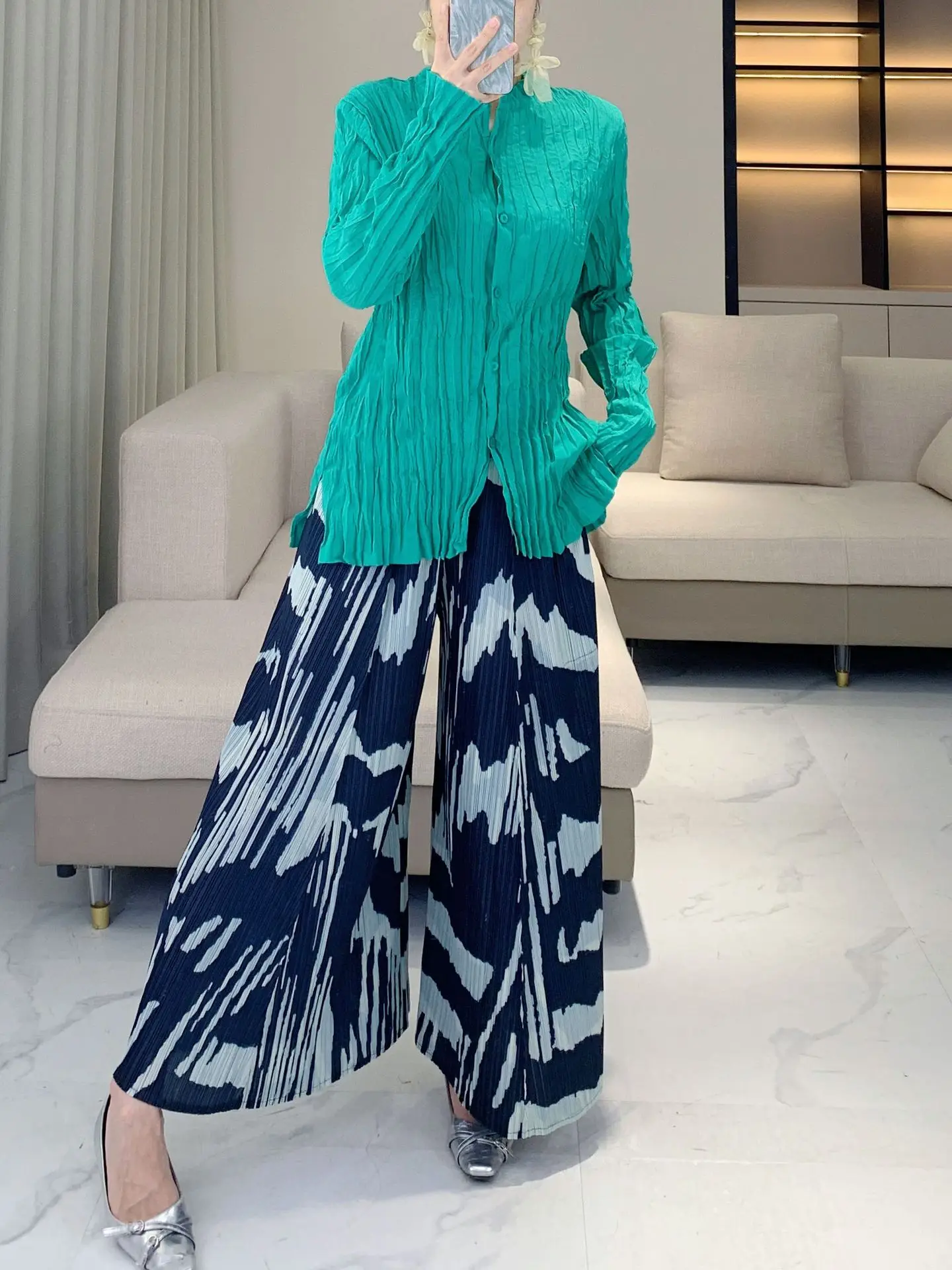 

Miyake Pleated 2025 Fall Fashion Simple Shirt Women's Versatile Loose Casual Shirt High-end Solid Color Pleated Cardigan Top