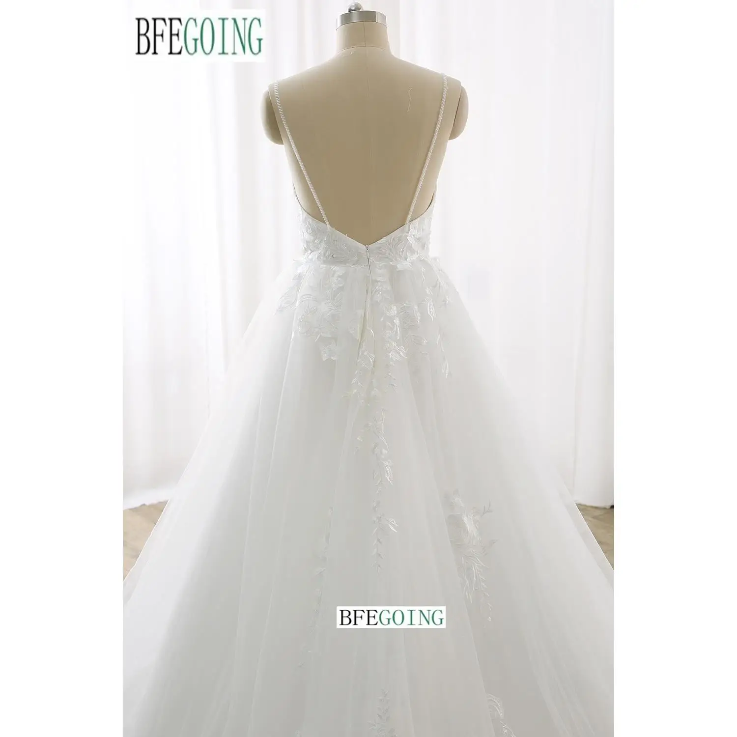 Tulle A-Line Wedding Dresses Chapel Train Custom Made  Lace Appliques Floor-Length Bridal Gowns Spaghetti Straps Layered Skirt