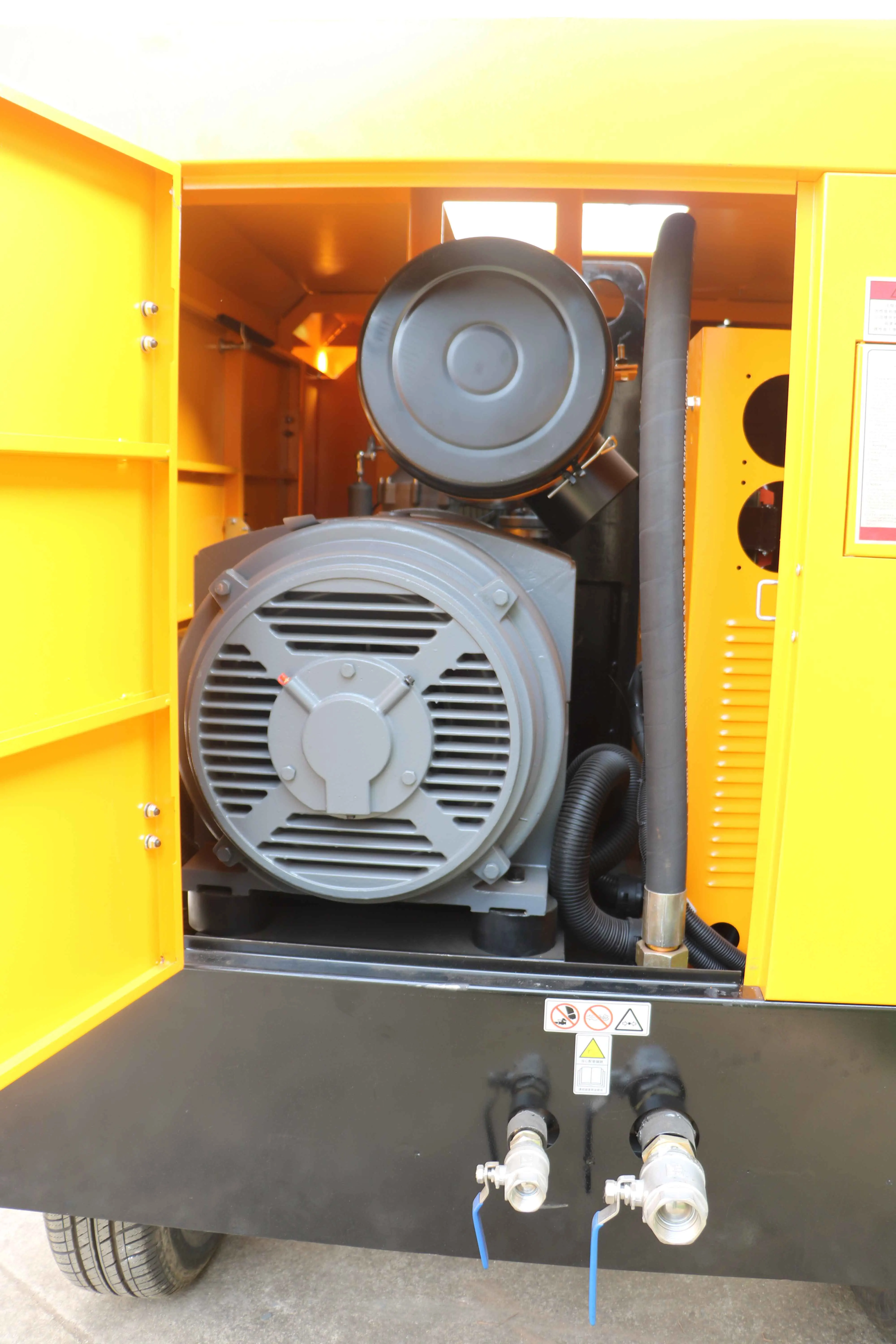 Compressor de ar elétrico de parafuso de vendas diretas da fábrica 13m3/min máquina portátil compressor de ar com rodas