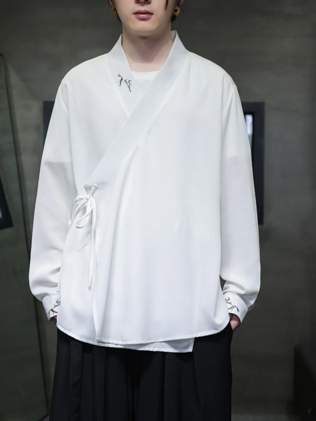 

Белая мужская рубашка из шелка с длинным рукавом, летняя, тонкая, с эффектом прохлады, в стиле Ханьфу, повседневная, дышащая, с защитой от солнца, традиционная.