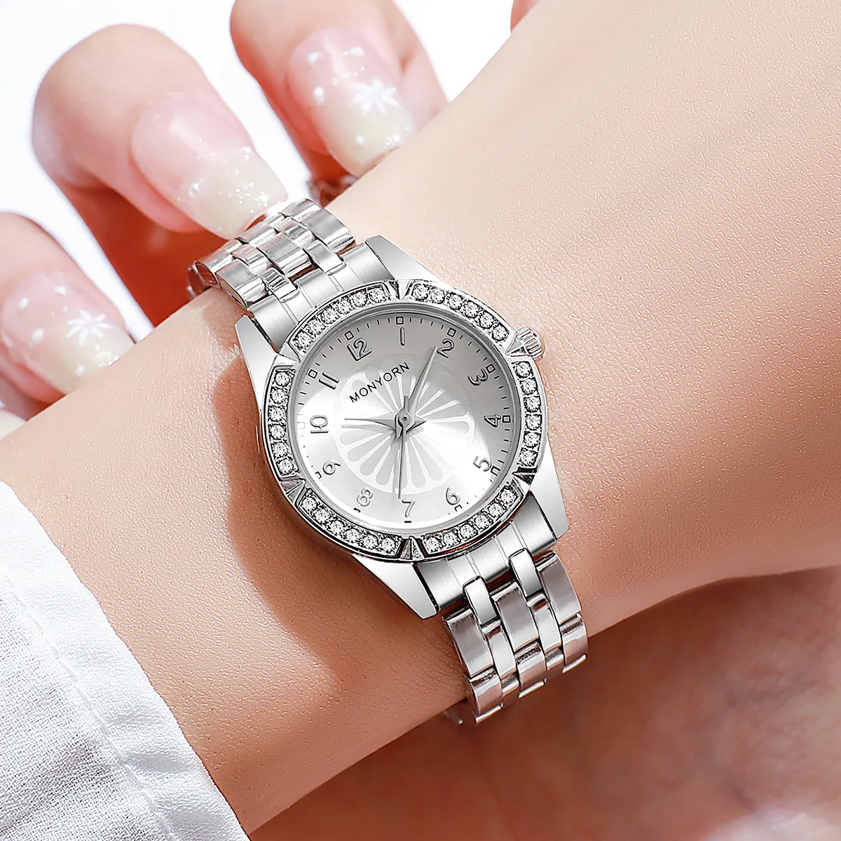New Fashion Style Women's Watch Fresh and Versatile Women's Watch Steel Belt Quartz Watch