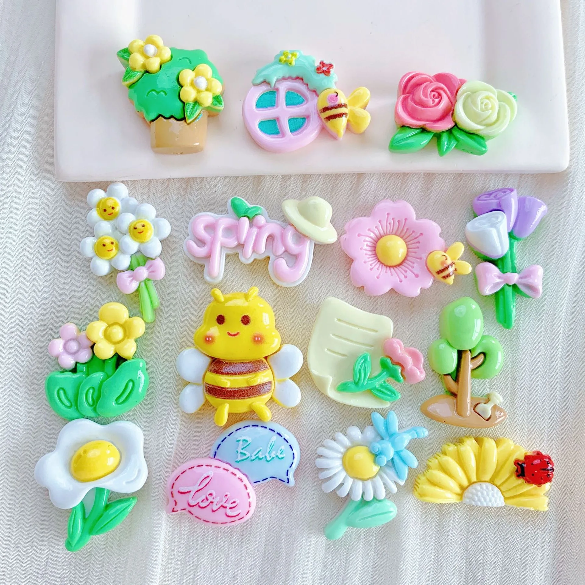 10Pcs New Mini Cute Bee, Flower Spring Series Cartoon Flat Back Resin Scrapbooking DIY Jewelry Craft Decoration Accessories