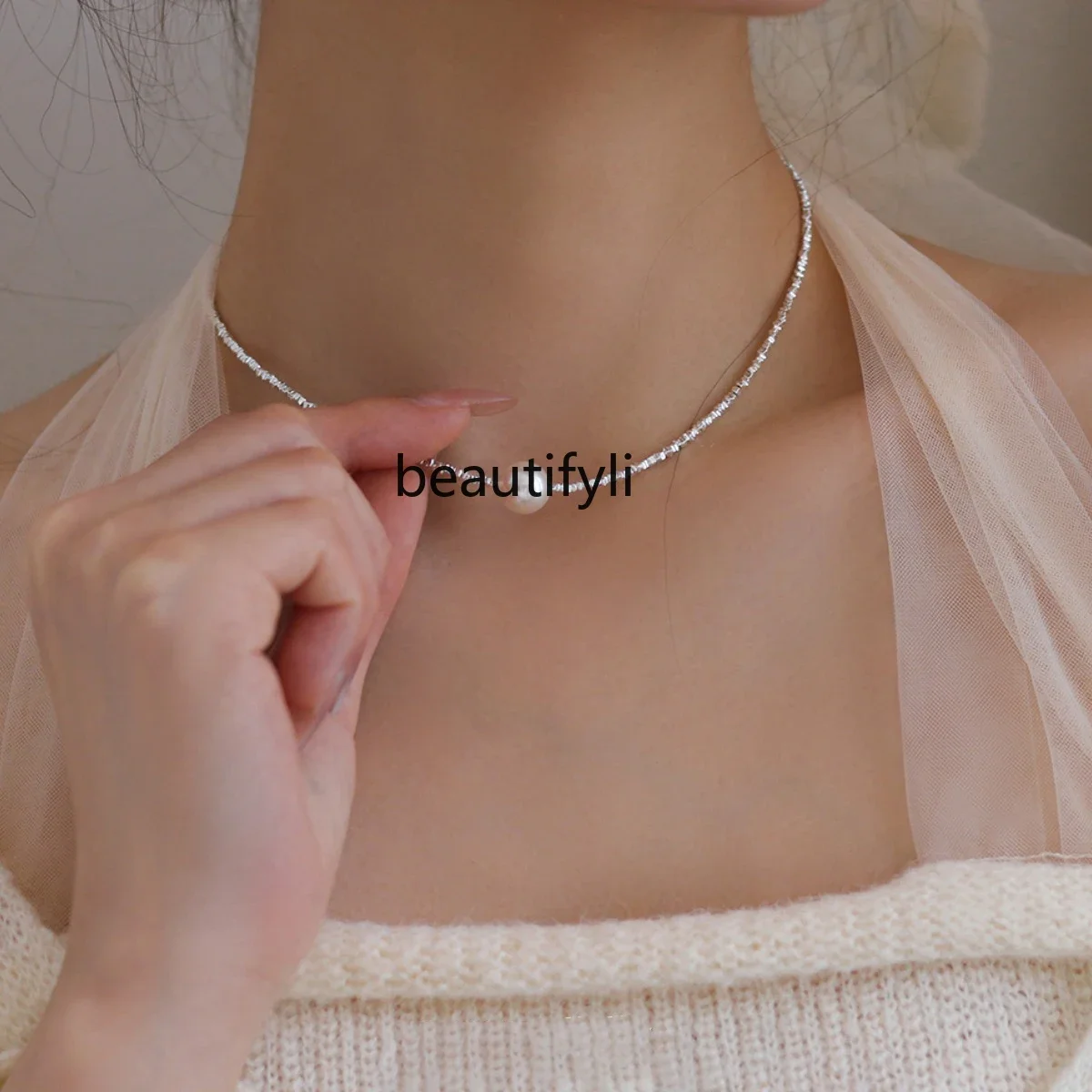 Women's light luxury niche pearl collarbone chain design sense premium neck chain