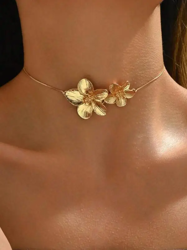 

Ladies' gold necklace with adjustable and elegant gold flower design necklace, ladies' holiday gift