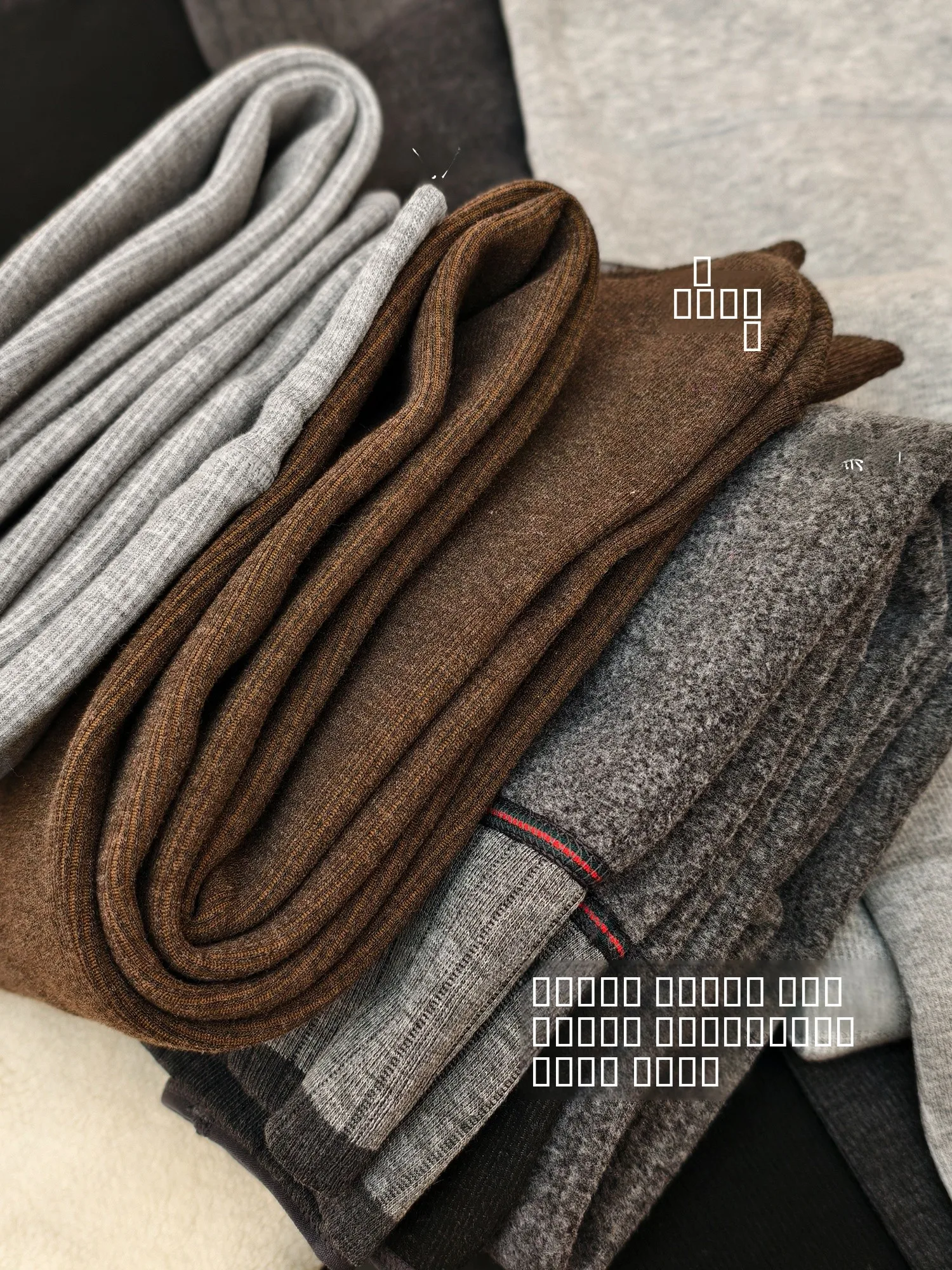 Miękkie spodnie ocieplane polarem 300g, grube, z nogawkami, wygodne, przyjazne dla skóry, długie spodnie z mieszanki poliestru, wiskozy i spandeksu.