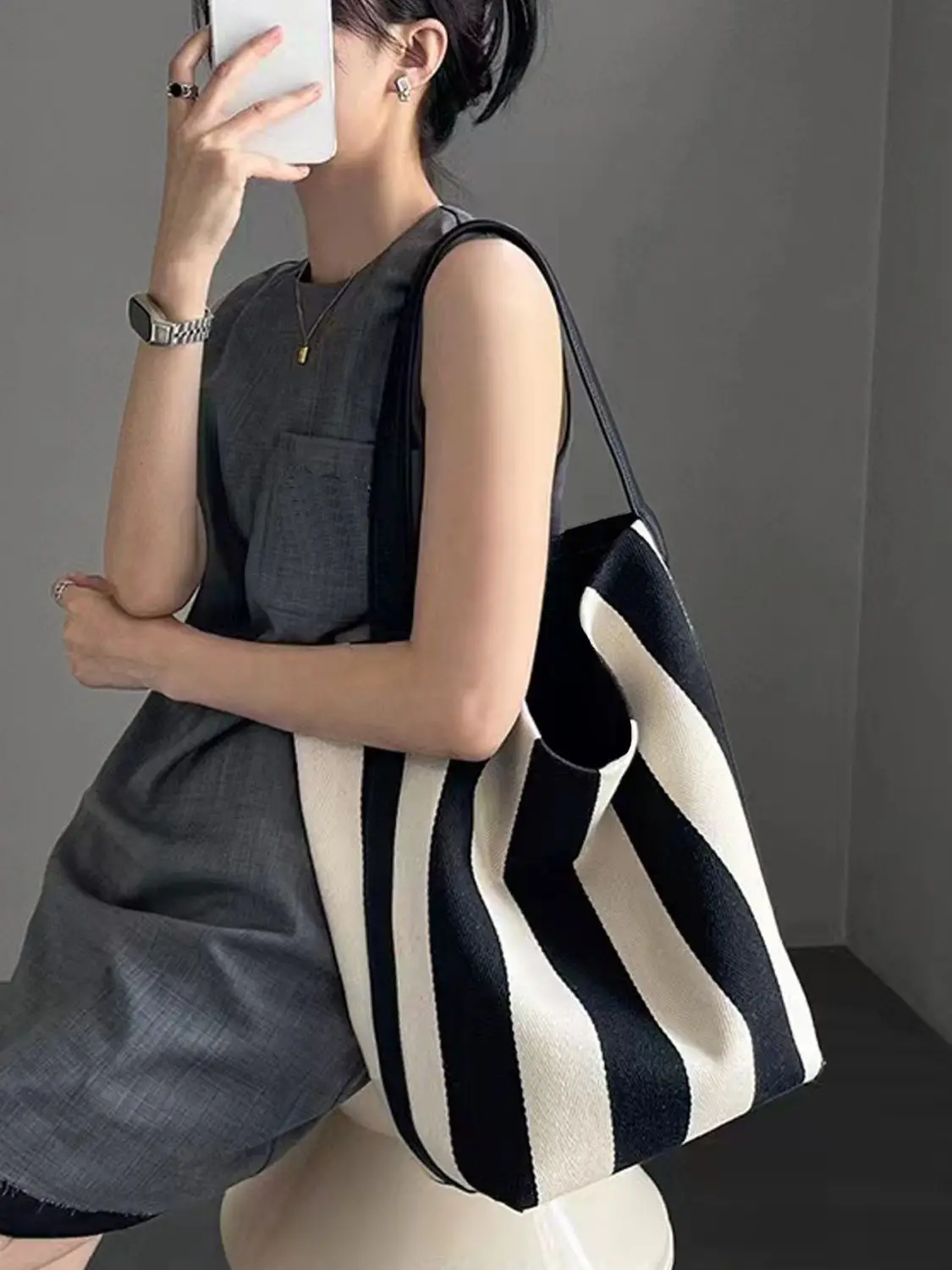 

Niche Striped Canvas Bucket Bag for Women Large Capacity Casual Versatile Commuting Tote Bag 2024 New Time Trend Shoulder Bags