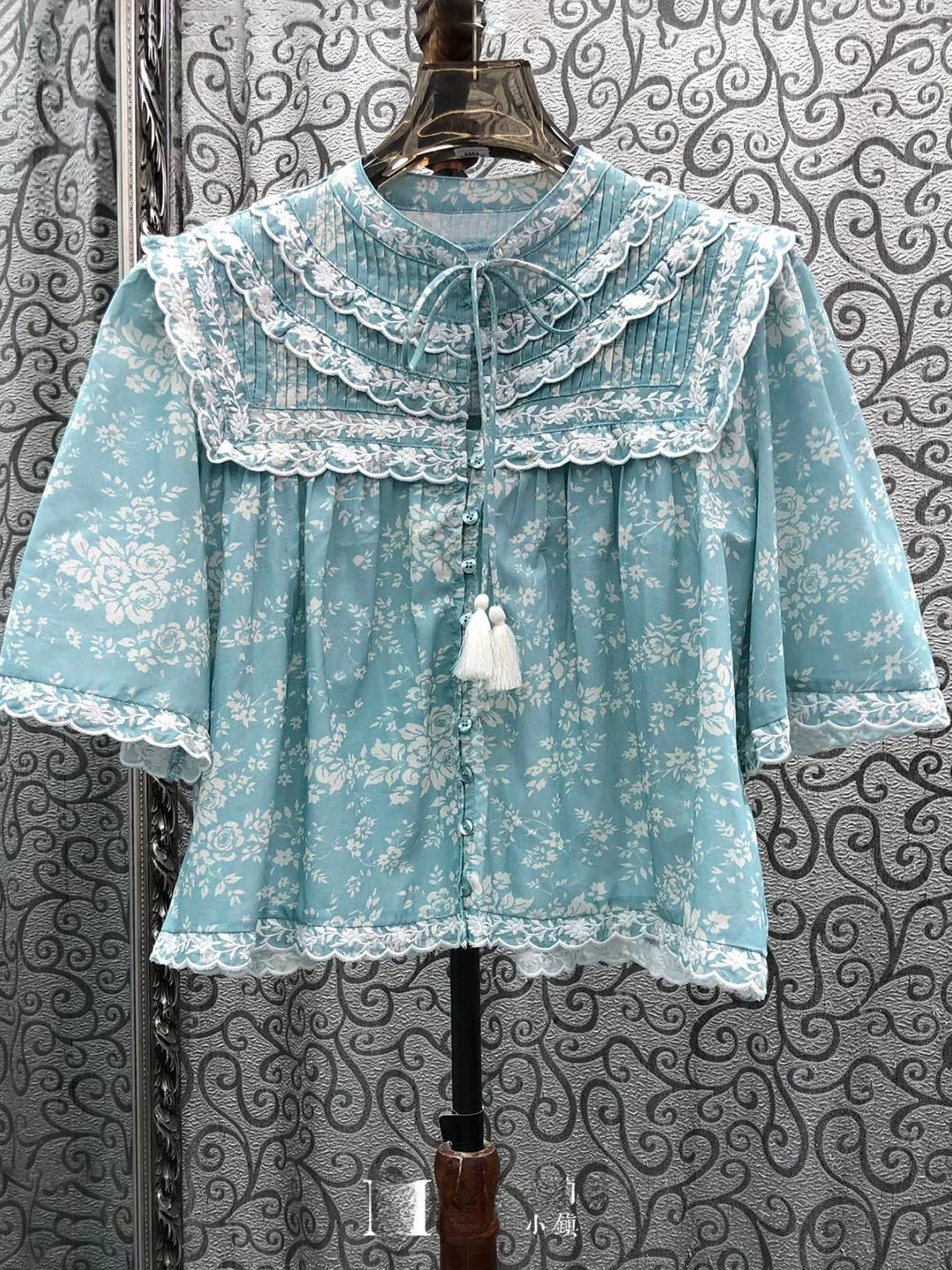 

Retro Style Embroidered Loose Top with Lace Collar And Bow Tie Floral Print Women's Shirt Straight Cut Long Sleeve Summer Fas...