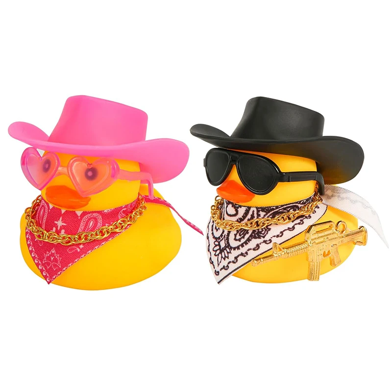 2 Stück lustige Gummi-Ente, Auto-Armaturenbrett-Dekorationen, Ente mit Cowboyhut, Schal, Sonnenbrille, Waffe für Auto, Ornament, Schreibtisch, Büro, Dekoration
