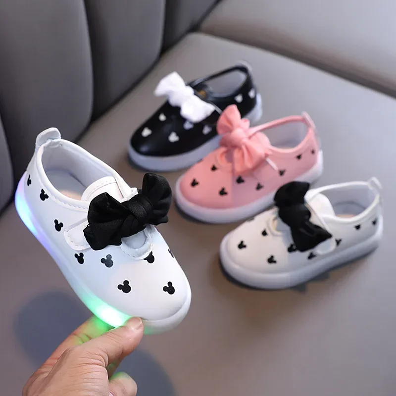 New Light Up Girls' Shoes Korean Edition Fashion Child Sneakers Bow Princess Girl Casual Shoe Versatile Cute Board Shoes Tenis