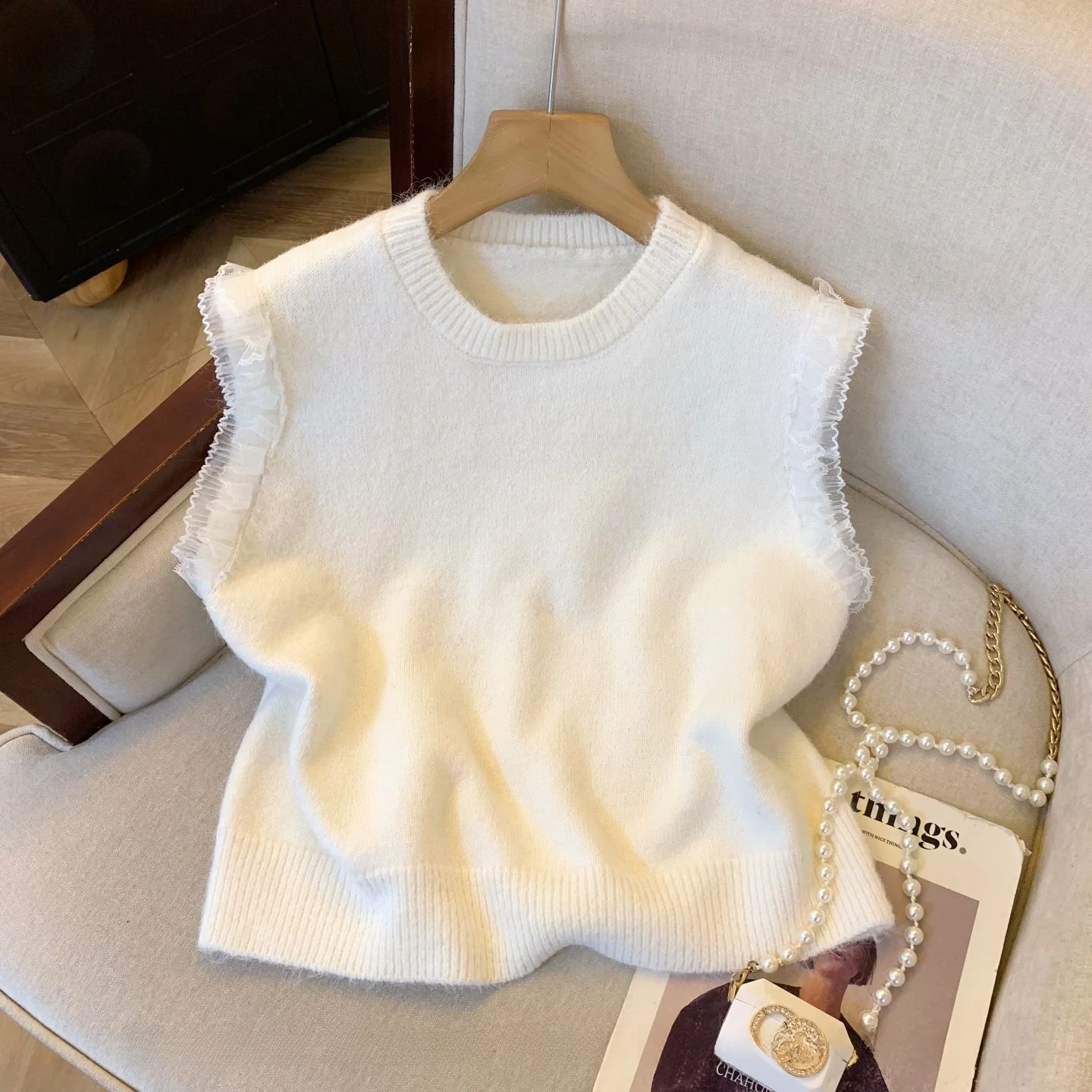 

Новый женский вязаный жилет с кружевной отделкой в стиле Sweet & Spicy Girl, весенняя коллекция, модный топ с круглым вырезом, элегантный, стандартный крой