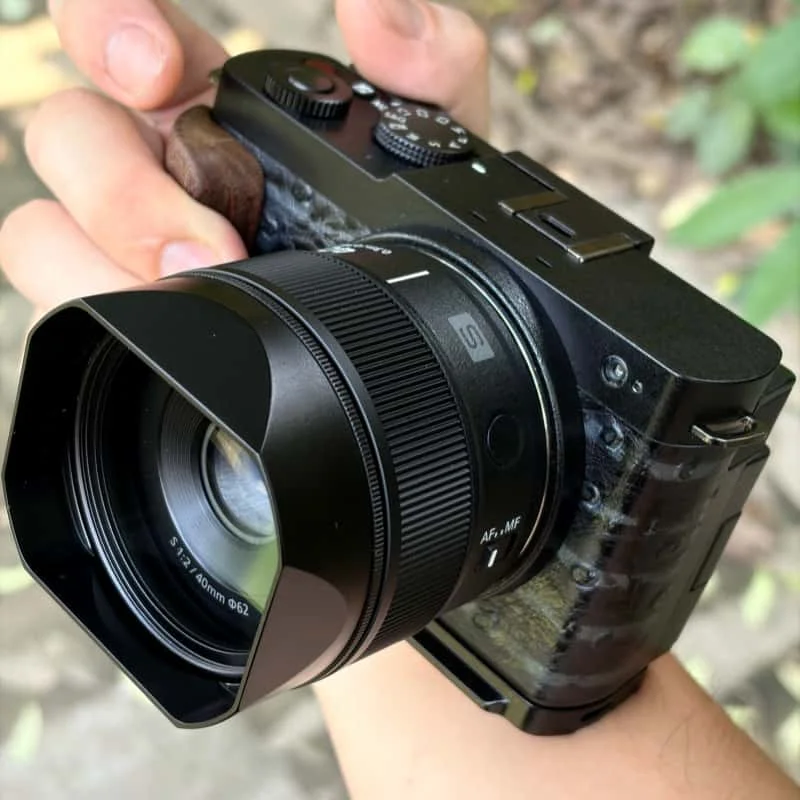 Brandneue quadratische Metall-Gegenlichtblende mit Metallkappe für Panasonic LUMIX S 40mm F2 L-Mount – Schraubverschluss-Design / Unterstützt UV-Filter – Detail 4