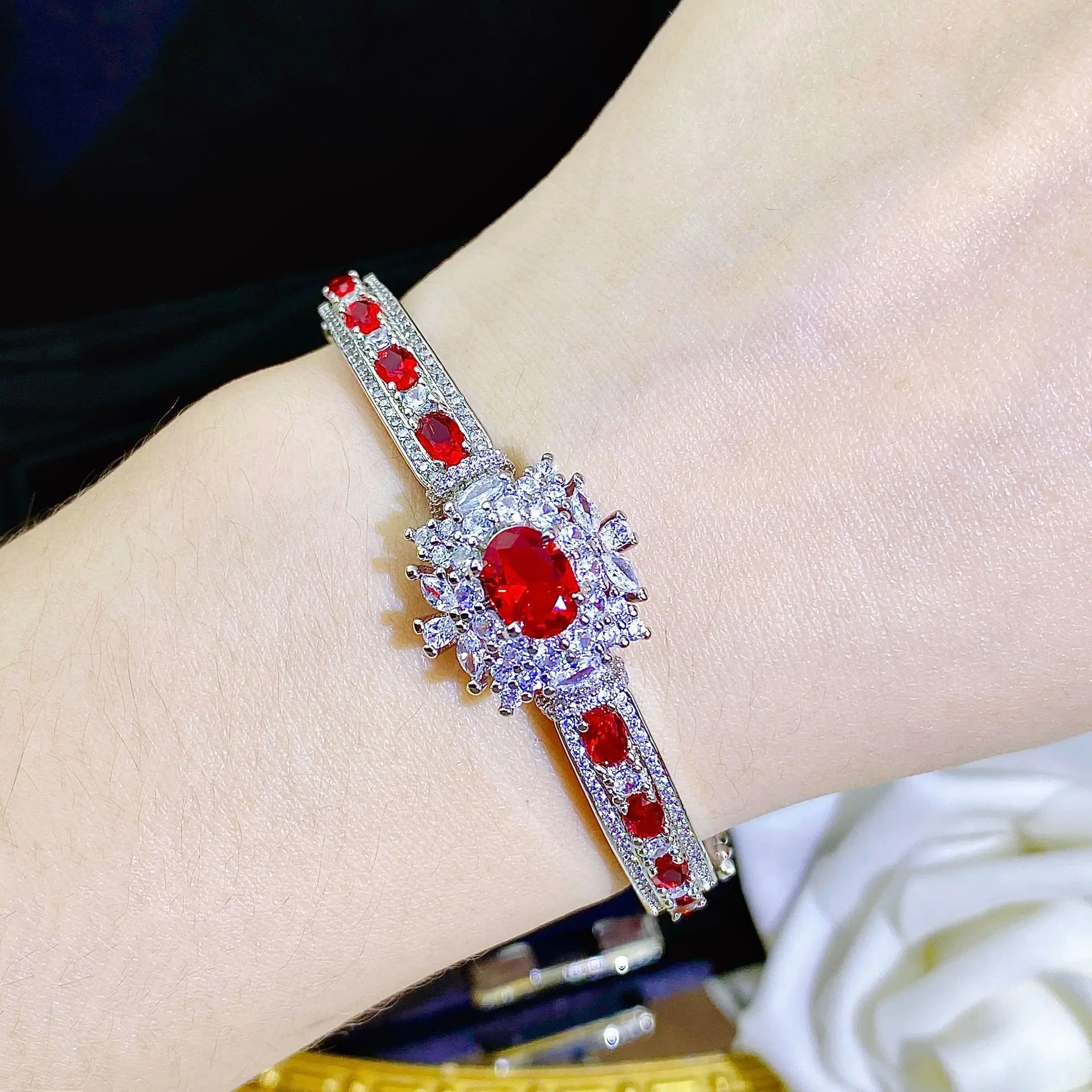 Women buckle flower bracelet vintage diamond-set gemstone colored treasure