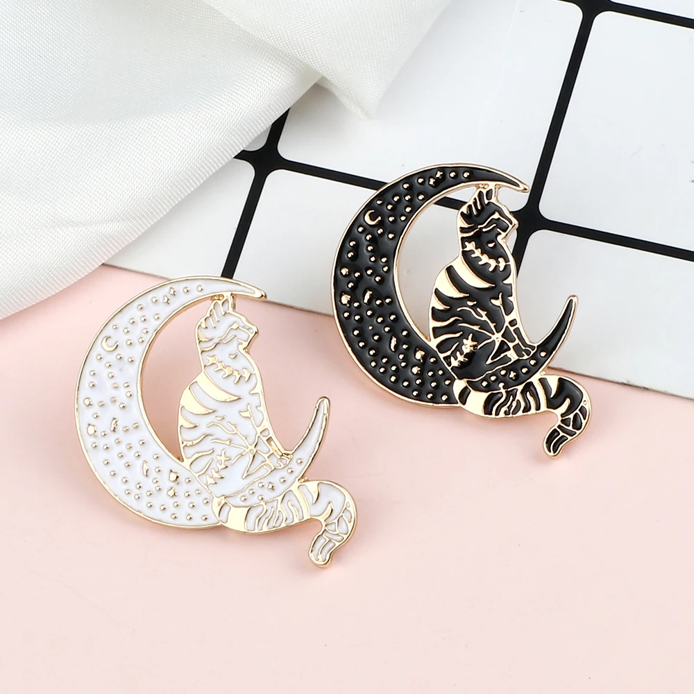 Couple Black White Cats Enamel Pin Cartoon Cat Fishing Metal Chain Badges Halloween Witch Kitties Brooch Kids Pins Jewelry Gifts