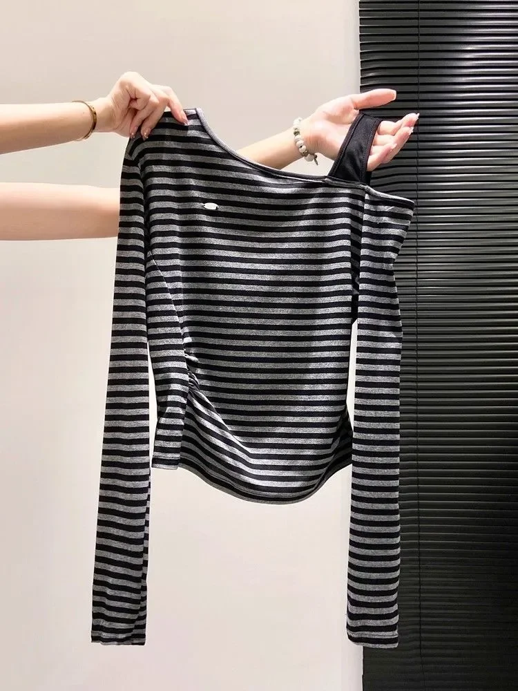 

Полосатая женская футболка с косыми плечами и длинными рукавами, ранняя осень, новый облегающий топ нестандартной формы