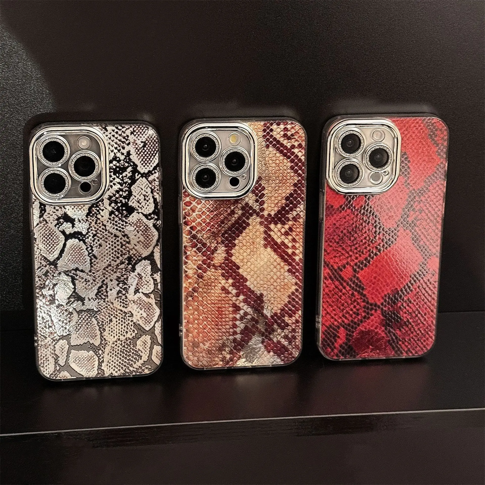 Stylish Glossy Polychrome Snake Skin Pattern Phone Cover Case for iPhone 16 15 14 13 12 11 Pro Max 7 8 Plus Xsmax XR X