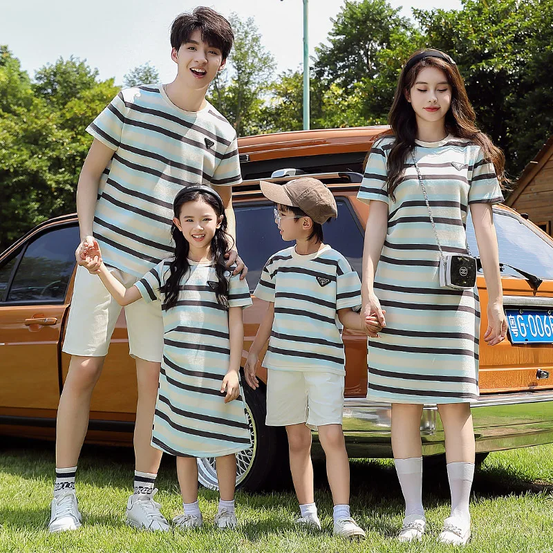 

Dad Mom and Child Matching Couple Clothes Korean Fashion Mother Daughter Dress Father Son T Shirts 2024 Summer Family Clothing