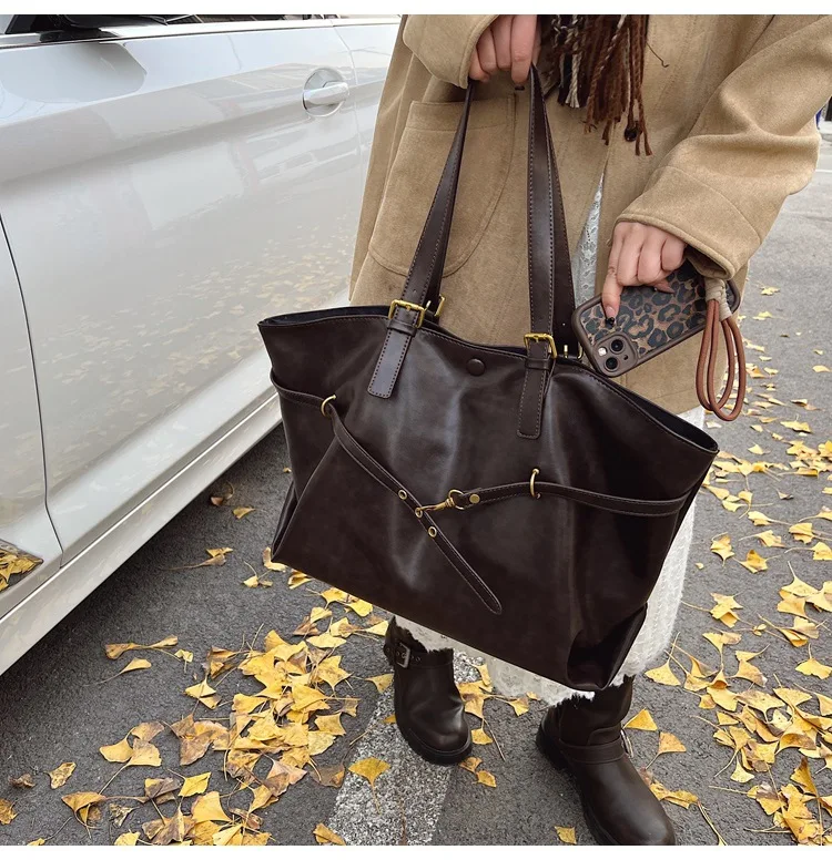 Large Vintage Women's Handbag description 34